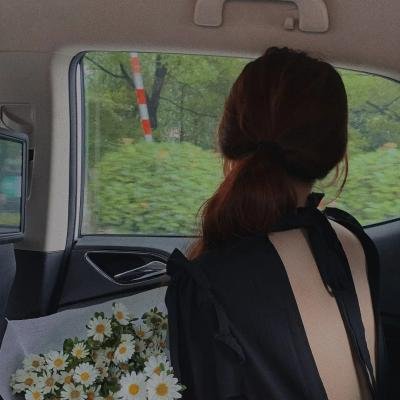 某影后之女被曝豪车代步炫富，深夜慈善晚宴画面流出